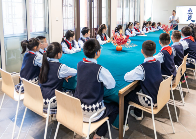 大力推动青蓝团队班主任团队等团队建造