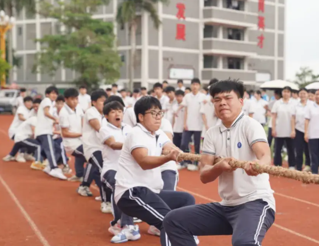 构成教与学师与生“共同在场”的双向互