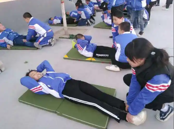 完善全环境立德树人机制实在抓好学