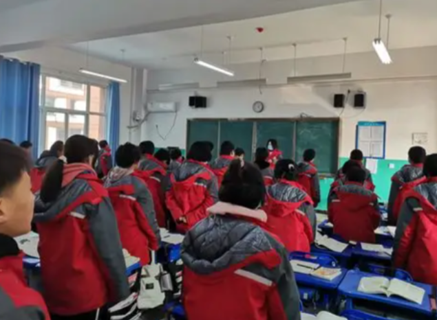 在奔跑和跃动中让每一个课间都成为积储