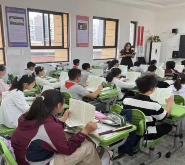 文学教育重视培育学生的艺术档次审美品