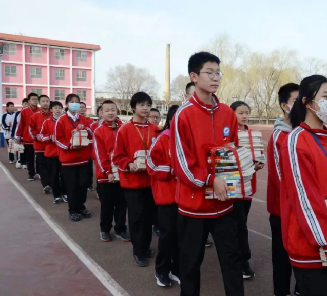 经过校园园区双场景育人培养新式学